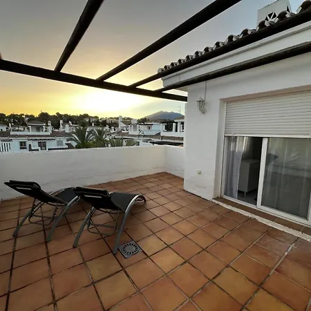 Апартаменти Naranjos *